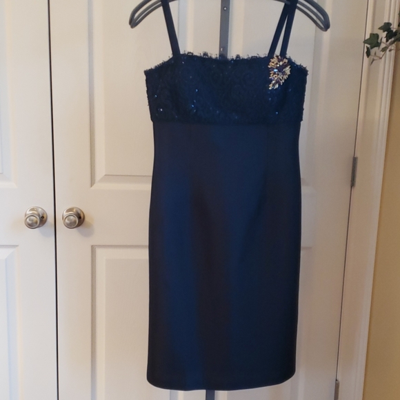 Dress - Picture 3 of 4